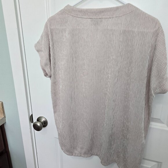 Jones New York Blouse Tan Ribbed Button Shoulder V Neck Size Large Textured - Picture 5 of 5